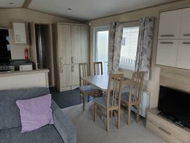Greenacres Holiday Park - Holiday Accommodation 11795 - North Wales - 1185108 - thumbnail photo 8