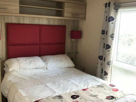 Greenacres Holiday Park - Holiday Accommodation 11795 - North Wales - 1185108 - thumbnail photo 9