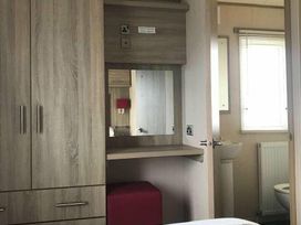 Greenacres Holiday Park - Holiday Accommodation 11795 - North Wales - 1185108 - thumbnail photo 10