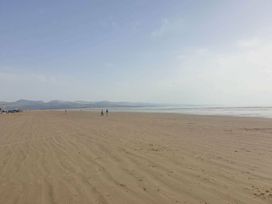 Greenacres Holiday Park - Holiday Accommodation 11795 - North Wales - 1185108 - thumbnail photo 14