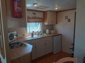 Elm Beach Caravan Park - Holiday Accommodation 11805 - Norfolk - 1185110 - thumbnail photo 6