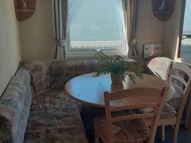 Elm Beach Caravan Park - Holiday Accommodation 11805 - Norfolk - 1185110 - thumbnail photo 7