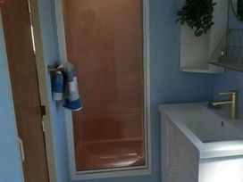 Elm Beach Caravan Park - Holiday Accommodation 11805 - Norfolk - 1185110 - thumbnail photo 12