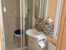 Marton Mere Holiday Village - Holiday Accommodation 11833 - Lake District - 1185112 - thumbnail photo 10