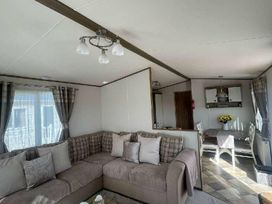 Trecco Bay - Holiday Accommodation 11851 - Somerset & Wiltshire - 1185116 - thumbnail photo 3