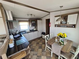 Trecco Bay - Holiday Accommodation 11851 - Somerset & Wiltshire - 1185116 - thumbnail photo 4