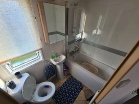 Trecco Bay - Holiday Accommodation 11851 - Somerset & Wiltshire - 1185116 - thumbnail photo 8