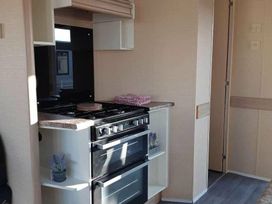 Happy Days Caravan Park - Holiday Accommodation 11886 - North Wales - 1185123 - thumbnail photo 2