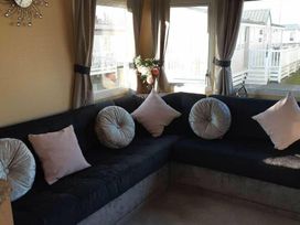 Happy Days Caravan Park - Holiday Accommodation 11886 - North Wales - 1185123 - thumbnail photo 4