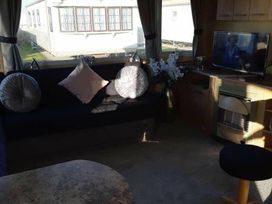 Happy Days Caravan Park - Holiday Accommodation 11886 - North Wales - 1185123 - thumbnail photo 7