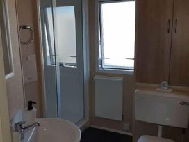 Happy Days Caravan Park - Holiday Accommodation 11886 - North Wales - 1185123 - thumbnail photo 8