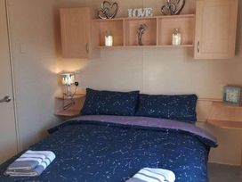 Happy Days Caravan Park - Holiday Accommodation 11886 - North Wales - 1185123 - thumbnail photo 13