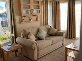 Cayton Bay Caravan Park - Holiday Accommodation 11899 - North Yorkshire (incl. Whitby) - 1185124 - thumbnail photo 3