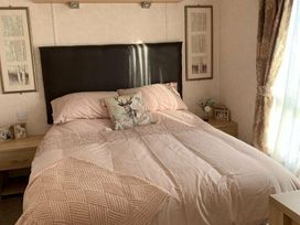 Cayton Bay Caravan Park - Holiday Accommodation 11899 - North Yorkshire (incl. Whitby) - 1185124 - thumbnail photo 8