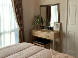 Cayton Bay Caravan Park - Holiday Accommodation 11899 - North Yorkshire (incl. Whitby) - 1185124 - thumbnail photo 9