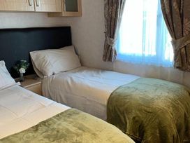 Cayton Bay Caravan Park - Holiday Accommodation 11899 - North Yorkshire (incl. Whitby) - 1185124 - thumbnail photo 12