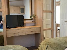 Cayton Bay Caravan Park - Holiday Accommodation 11899 - North Yorkshire (incl. Whitby) - 1185124 - thumbnail photo 13