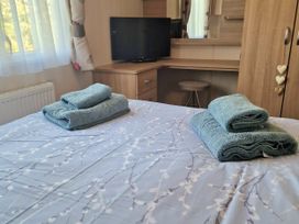 A bedroom with towels on the bed at The Crest, Filey (private land) - Holiday Accommodation 11967, Filey