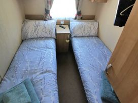 A bedroom with two single beds at The Crest, Filey (private land) - Holiday Accommodation 11967, Filey