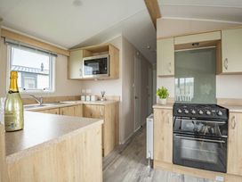 Marine Holiday Park - Holiday Accommodation 11980 - North Wales - 1185138 - thumbnail photo 4
