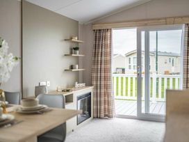 Marine Holiday Park - Holiday Accommodation 11980 - North Wales - 1185138 - thumbnail photo 6