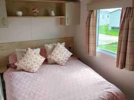 Marine Holiday Park - Holiday Accommodation 11980 - North Wales - 1185138 - thumbnail photo 7