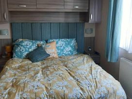 New Park Landshipping - Holiday Accommodation 12045 - South Wales - 1185141 - thumbnail photo 3