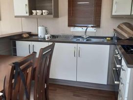 New Park Landshipping - Holiday Accommodation 12045 - South Wales - 1185141 - thumbnail photo 4