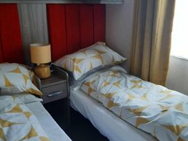 New Park Landshipping - Holiday Accommodation 12045 - South Wales - 1185141 - thumbnail photo 10