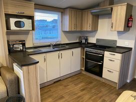 Devon Cliffs Holiday Park - Holiday Accommodation 12076 - Devon - 1185147 - thumbnail photo 6