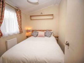 The Bungalow Camp Caravan Park - Holiday Accommodation 12118 - North Wales - 1185151 - thumbnail photo 9