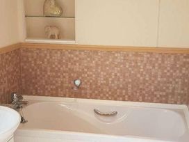 Combe Haven Holiday Park - Holiday Accommodation 12122 - Kent & Sussex - 1185153 - thumbnail photo 6
