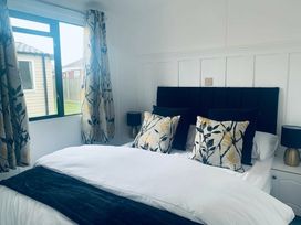 Hopton Holiday Village - Holiday Accommodation 12171 - Suffolk & Essex - 1185157 - thumbnail photo 8