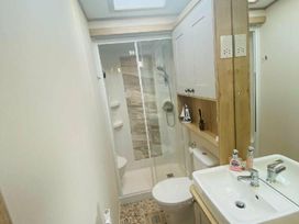 Lido Beach Holiday Park - Holiday Accommodation 12350 - North Wales - 1185185 - thumbnail photo 5