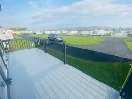 Lido Beach Holiday Park - Holiday Accommodation 12350 - North Wales - 1185185 - thumbnail photo 9