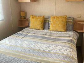 Hayling Island Holiday Park - Meadow Bay Villages - Holiday Accommodation 12372 - Hampshire - 1185186 - thumbnail photo 2