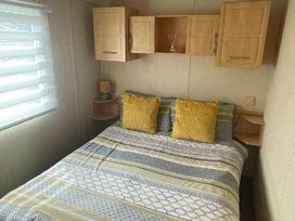 Hayling Island Holiday Park - Meadow Bay Villages - Holiday Accommodation 12372 - Hampshire - 1185186 - thumbnail photo 4
