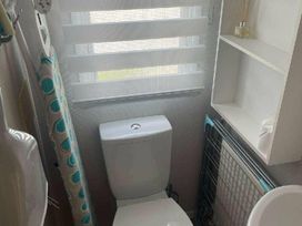 Hayling Island Holiday Park - Meadow Bay Villages - Holiday Accommodation 12372 - Hampshire - 1185186 - thumbnail photo 10