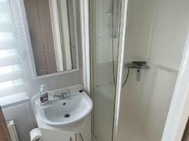 Hayling Island Holiday Park - Meadow Bay Villages - Holiday Accommodation 12372 - Hampshire - 1185186 - thumbnail photo 9