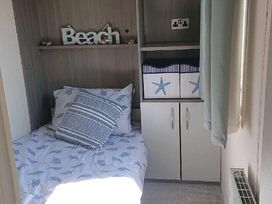 Trecco Bay - Holiday Accommodation 12456 - Somerset & Wiltshire - 1185195 - thumbnail photo 10