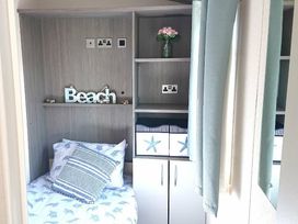 Trecco Bay - Holiday Accommodation 12456 - Somerset & Wiltshire - 1185195 - thumbnail photo 11