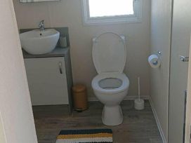 Trecco Bay - Holiday Accommodation 12456 - Somerset & Wiltshire - 1185195 - thumbnail photo 14