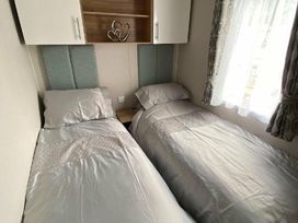 Patrington Haven Leisure Park - Holiday Accommodation 12484 - North Yorkshire (incl. Whitby) - 1185199 - thumbnail photo 4