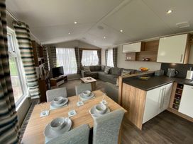 Patrington Haven Leisure Park - Holiday Accommodation 12484 - North Yorkshire (incl. Whitby) - 1185199 - thumbnail photo 7