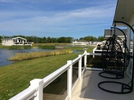 Hopton Holiday Village - Holiday Accommodation 1249 - Suffolk & Essex - 1185203 - thumbnail photo 3