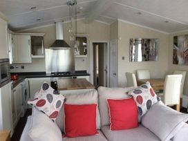 Hopton Holiday Village - Holiday Accommodation 1249 - Suffolk & Essex - 1185203 - thumbnail photo 4