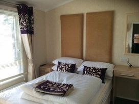 Hopton Holiday Village - Holiday Accommodation 1249 - Suffolk & Essex - 1185203 - thumbnail photo 5