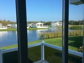 Hopton Holiday Village - Holiday Accommodation 1249 - Suffolk & Essex - 1185203 - thumbnail photo 8
