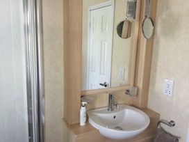 Hopton Holiday Village - Holiday Accommodation 1249 - Suffolk & Essex - 1185203 - thumbnail photo 10