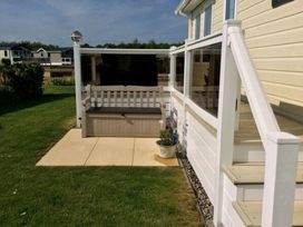 Hopton Holiday Village - Holiday Accommodation 1249 - Suffolk & Essex - 1185203 - thumbnail photo 11